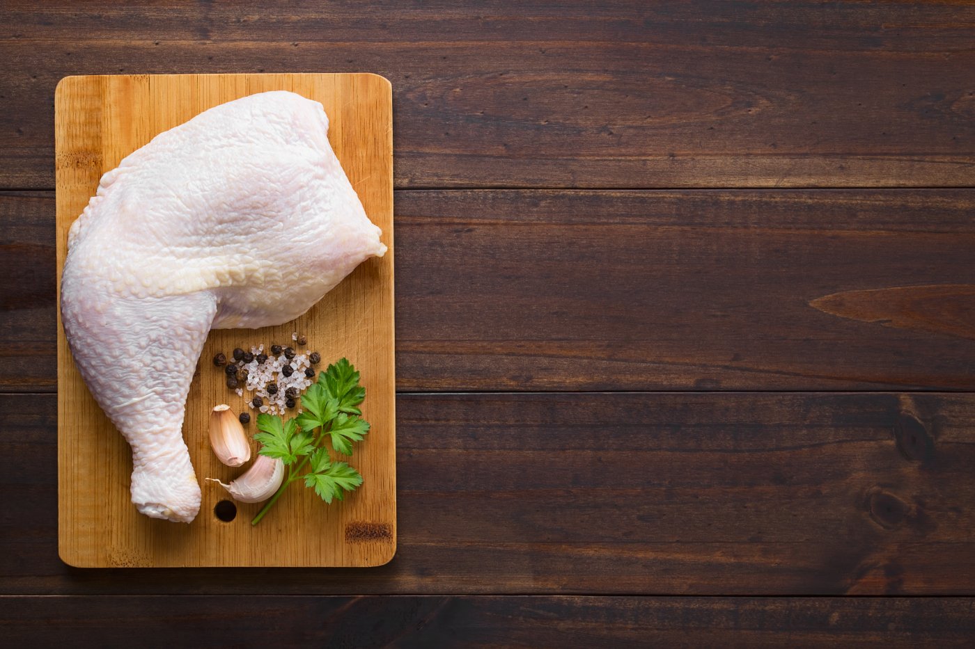 Fresh raw chicken as a protein source for cat food